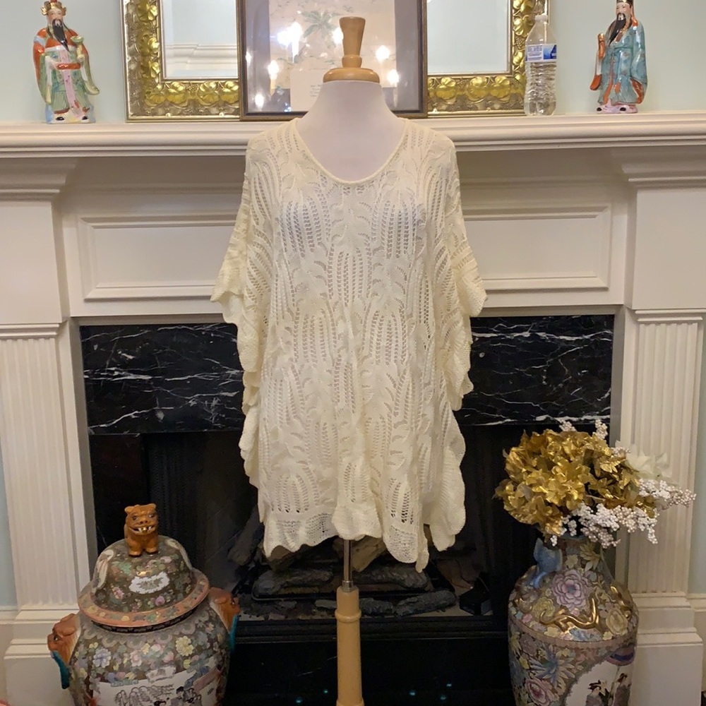 Amazing never worn open weave scalloped butterfly